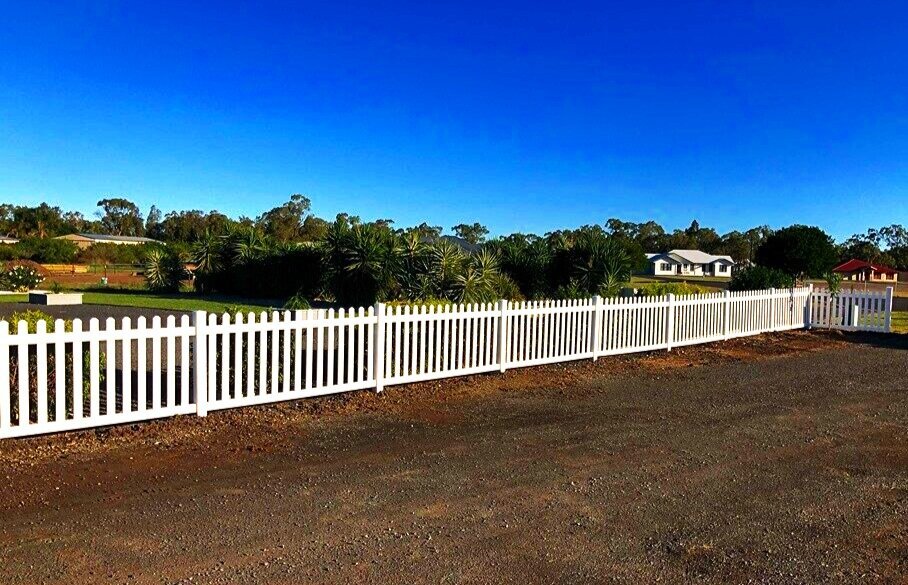 Picket style fence