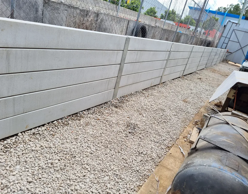 Paling fence work