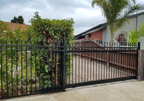 Timber paling fence built by Doug's Fencing, Geelong