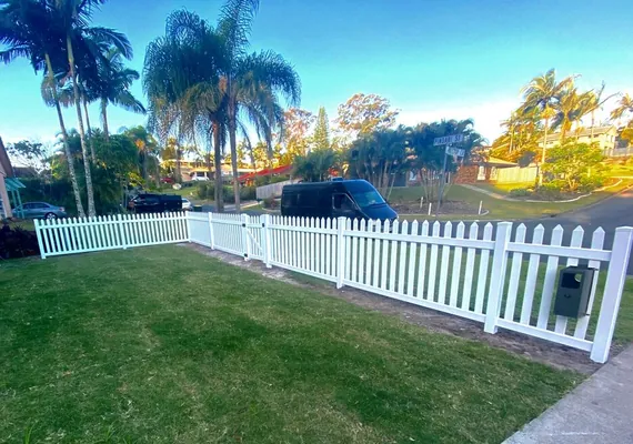 Hardwood timber fence with feature posts, Geelong
